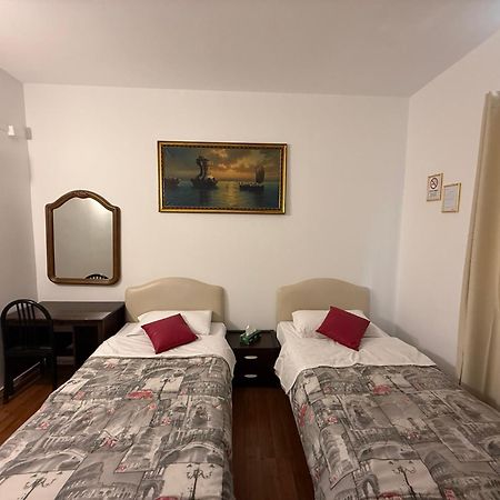 Two Ducks Hostel Roma Ngoại thất bức ảnh