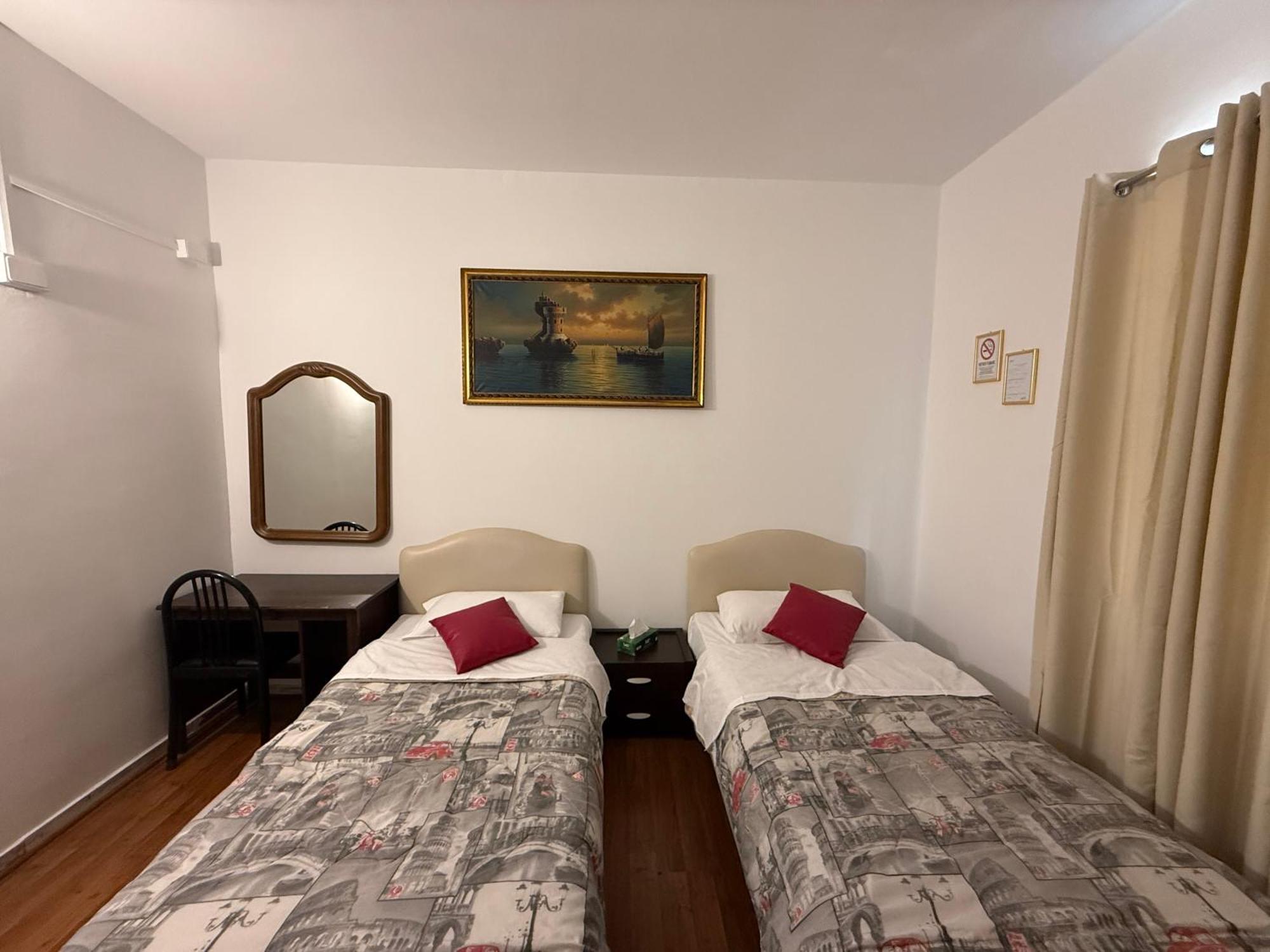 Two Ducks Hostel Roma Ngoại thất bức ảnh